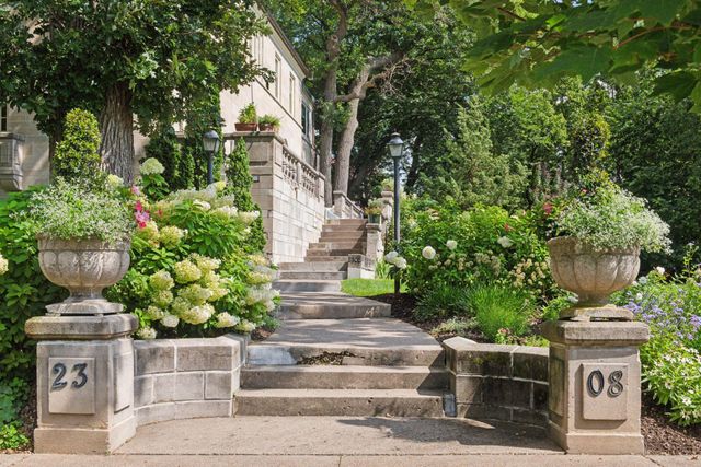 2308 W Lake Of The Isles Parkway, Minneapolis, MN 55405