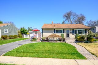 144 Garden Terrace, Edison, NJ 08817