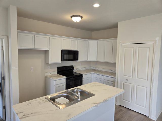 4266 Plum Village Circle 39, Monroe, MI 48161