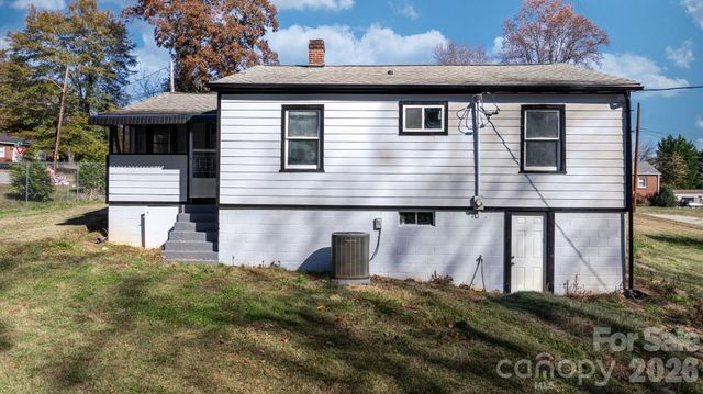 204 22nd Avenue NE, Hickory, NC 28601