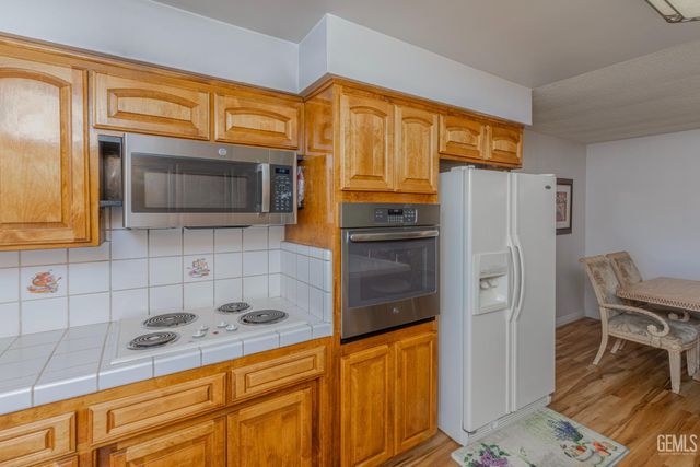 2024 Hasti Acres Drive, Bakersfield, CA 93309
