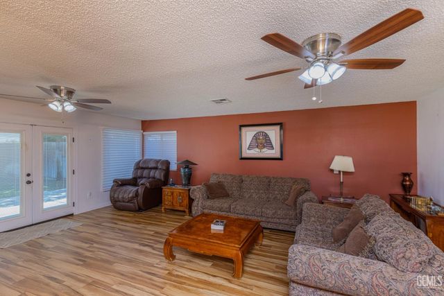 2024 Hasti Acres Drive, Bakersfield, CA 93309