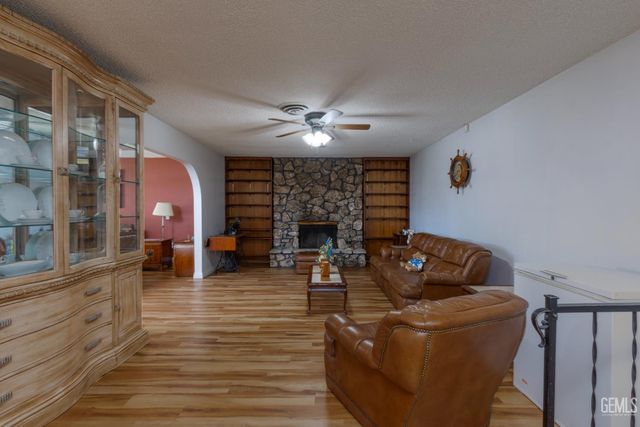 2024 Hasti Acres Drive, Bakersfield, CA 93309