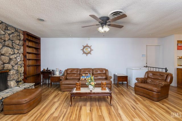 2024 Hasti Acres Drive, Bakersfield, CA 93309