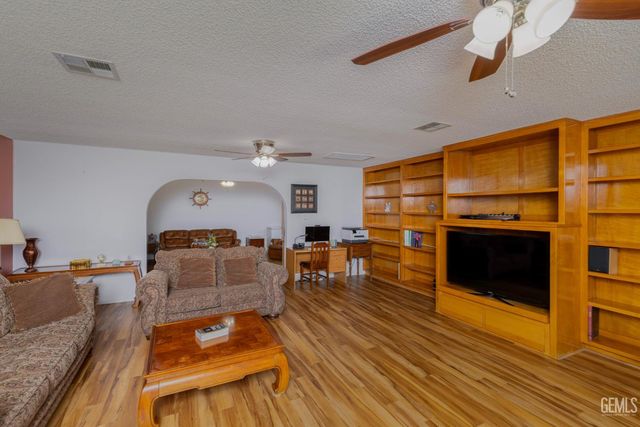 2024 Hasti Acres Drive, Bakersfield, CA 93309