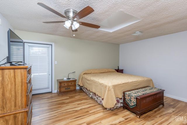 2024 Hasti Acres Drive, Bakersfield, CA 93309
