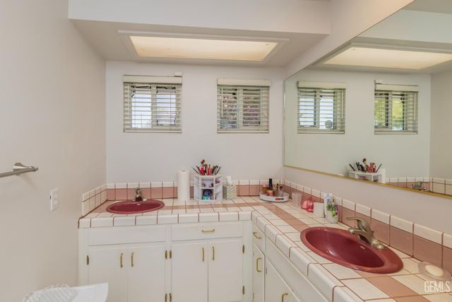 2024 Hasti Acres Drive, Bakersfield, CA 93309