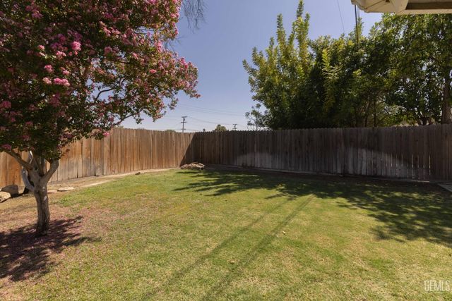 2024 Hasti Acres Drive, Bakersfield, CA 93309