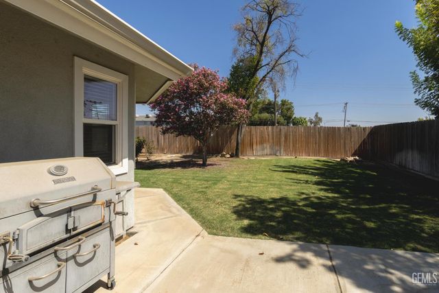 2024 Hasti Acres Drive, Bakersfield, CA 93309