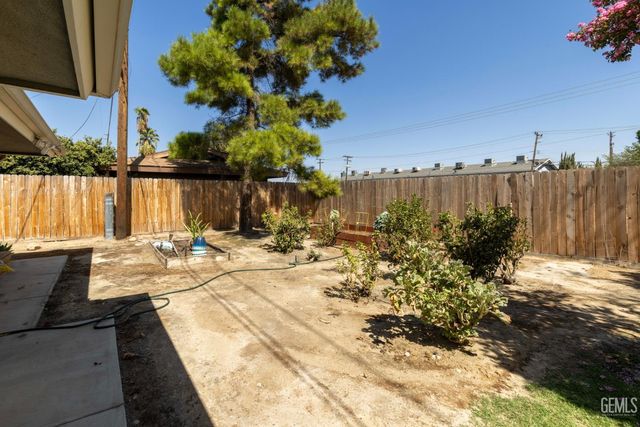 2024 Hasti Acres Drive, Bakersfield, CA 93309