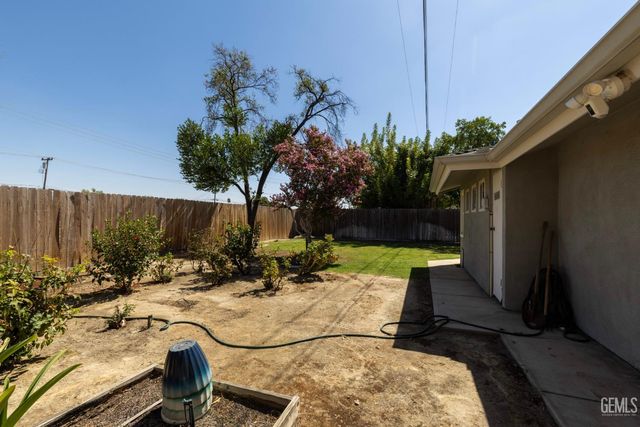 2024 Hasti Acres Drive, Bakersfield, CA 93309