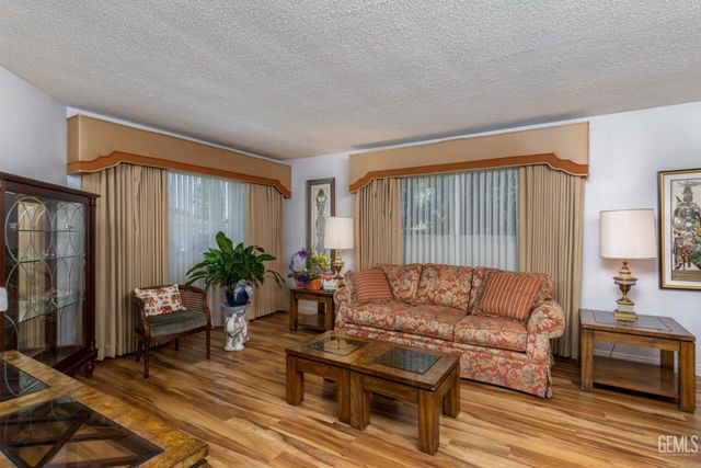 2024 Hasti Acres Drive, Bakersfield, CA 93309