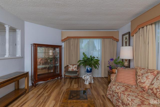2024 Hasti Acres Drive, Bakersfield, CA 93309