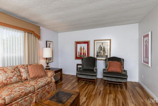 2024 Hasti Acres Drive, Bakersfield, CA 93309