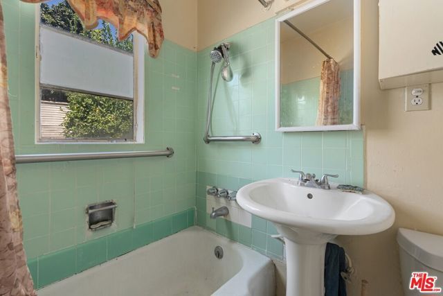 841 Laveta Terrace, Los Angeles, CA 90026