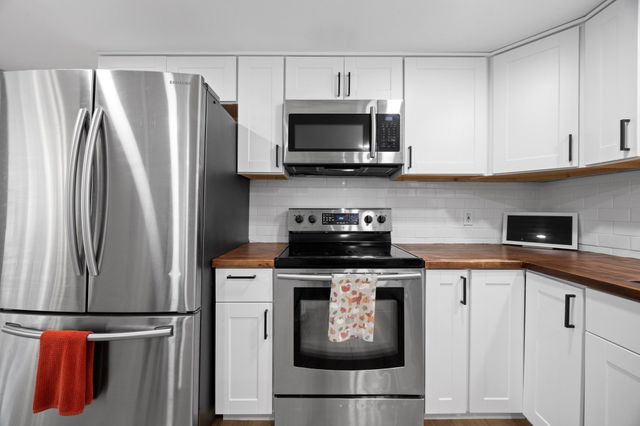 40 Lane St, Middleboro, MA 02346
