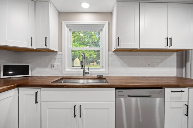 40 Lane St, Middleboro, MA 02346