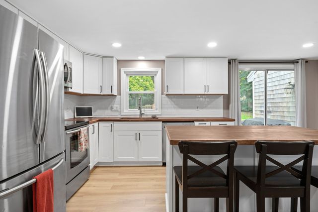 40 Lane St, Middleboro, MA 02346