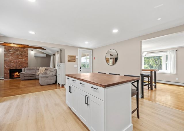 40 Lane St, Middleboro, MA 02346