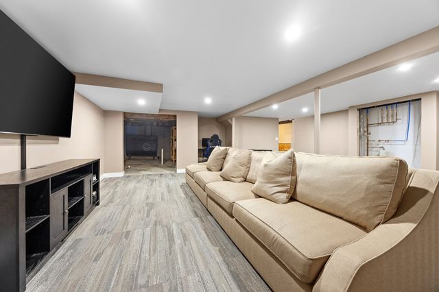 40 Lane St, Middleboro, MA 02346