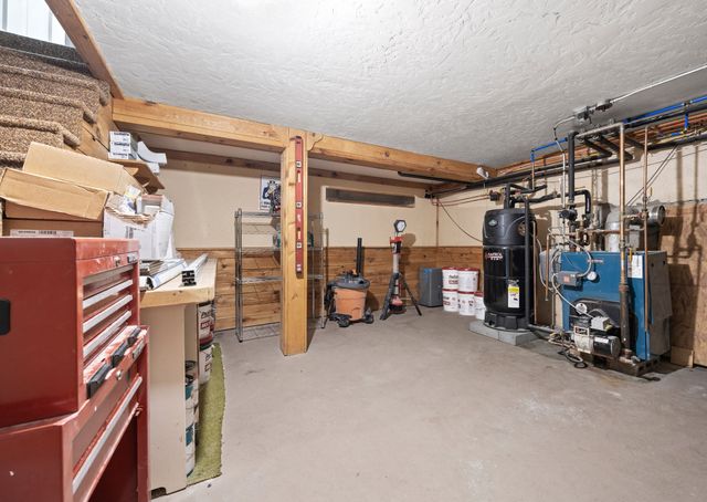 40 Lane St, Middleboro, MA 02346