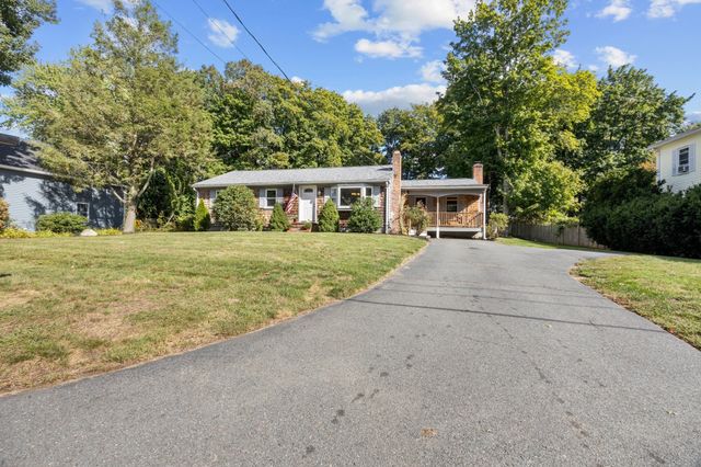 40 Lane St, Middleboro, MA 02346