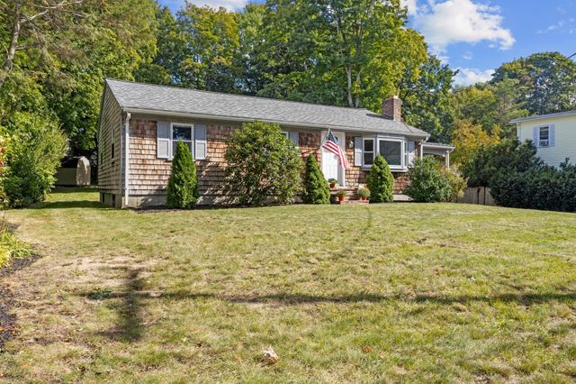 40 Lane St, Middleboro, MA 02346