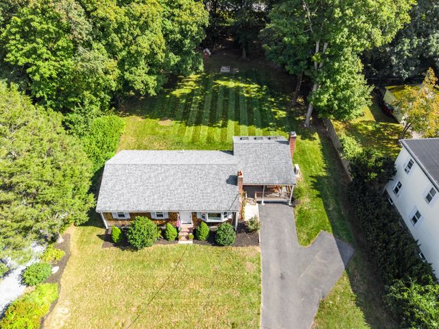 40 Lane St, Middleboro, MA 02346