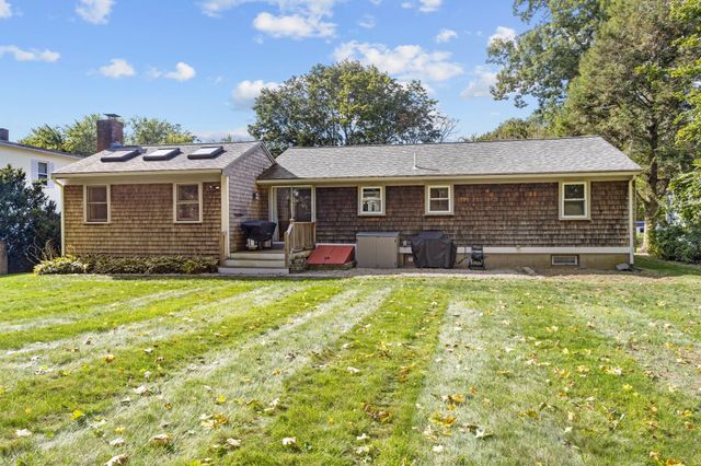 40 Lane St, Middleboro, MA 02346