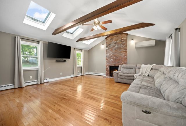 40 Lane St, Middleboro, MA 02346