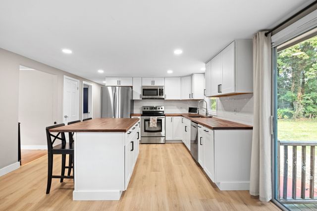 40 Lane St, Middleboro, MA 02346