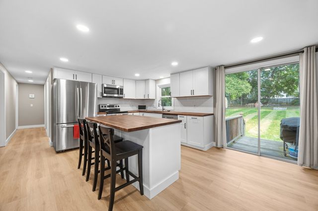 40 Lane St, Middleboro, MA 02346