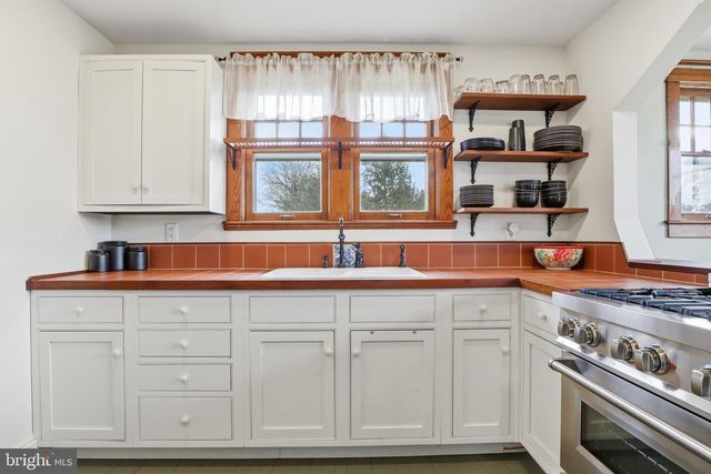 2900 IRONSTONE HILL RD, York, PA 17403