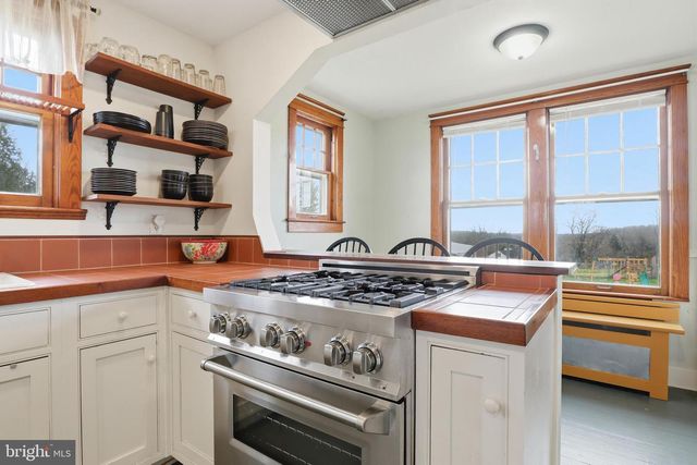 2900 IRONSTONE HILL RD, York, PA 17403