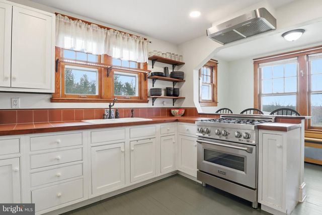 2900 IRONSTONE HILL RD, York, PA 17403