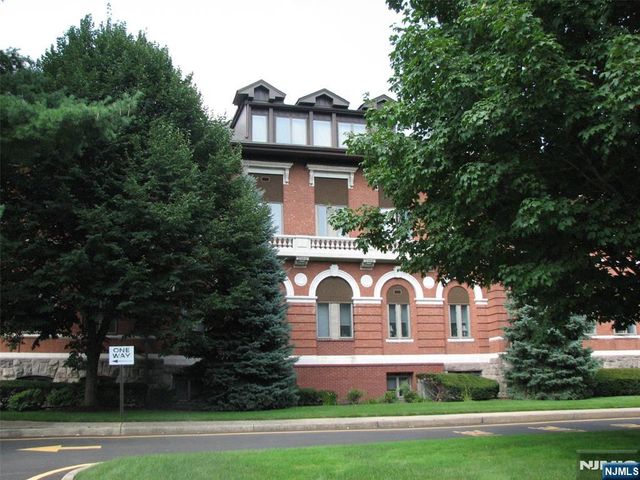 27 Clinton Avenue 1I, Tenafly, NJ 07670