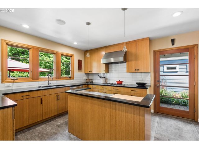 4505 Se CLINTON St, Portland, OR 97206