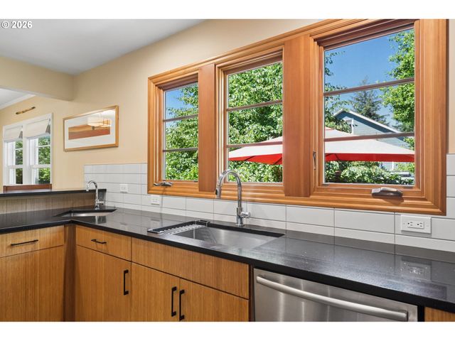 4505 Se CLINTON St, Portland, OR 97206