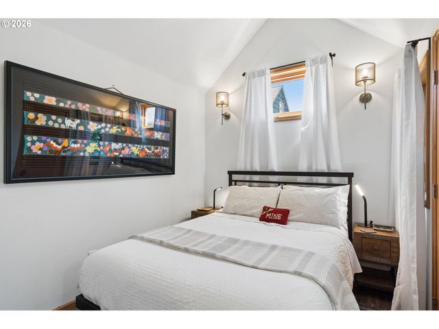 4505 Se CLINTON St, Portland, OR 97206