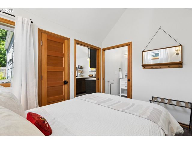 4505 Se CLINTON St, Portland, OR 97206