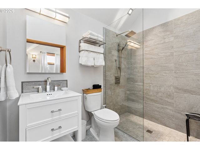 4505 Se CLINTON St, Portland, OR 97206