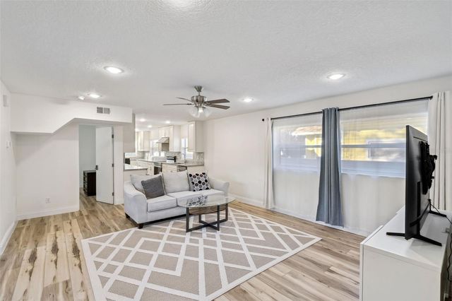 1500 PINECREST PLACE, Orlando, FL 32803