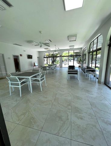 8107 SW 72nd Ave 423E, Miami, FL 33143