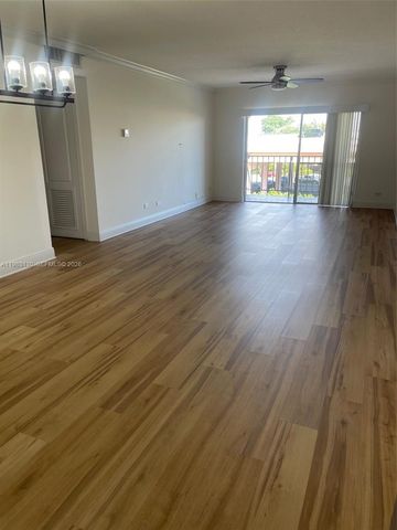 8107 SW 72nd Ave 423E, Miami, FL 33143