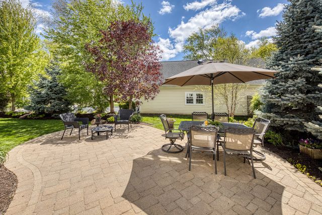 119 Roslyn Road, Barrington, IL 60010