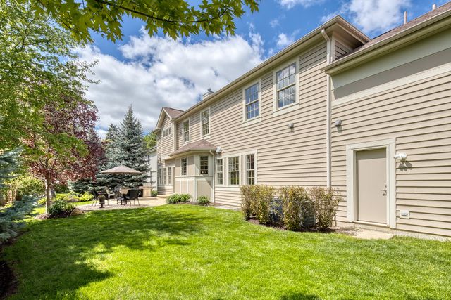 119 Roslyn Road, Barrington, IL 60010