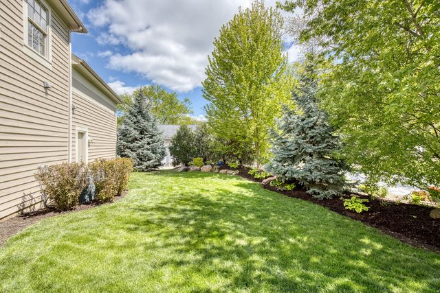 119 Roslyn Road, Barrington, IL 60010