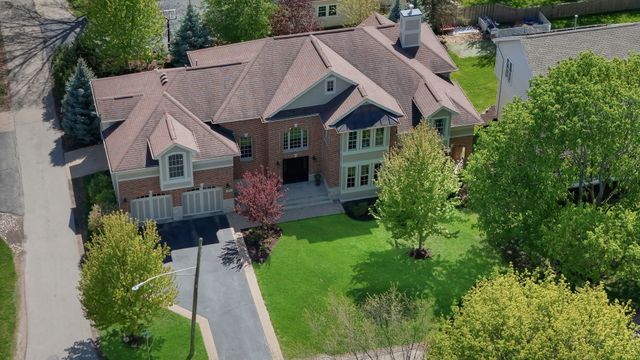 119 Roslyn Road, Barrington, IL 60010