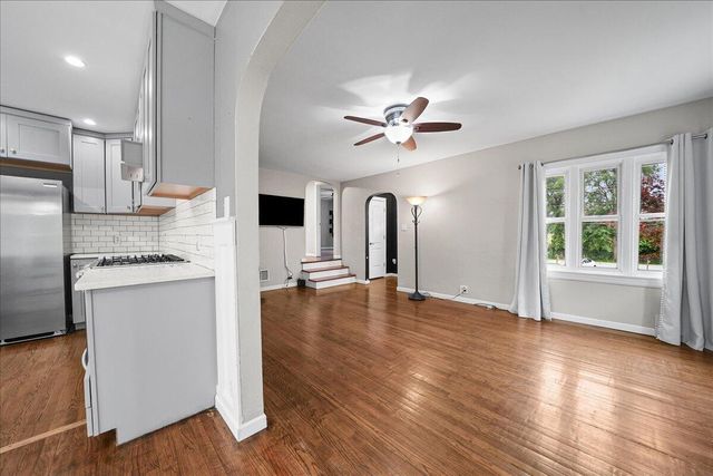214 W Joliet Road, Valparaiso, IN 46385