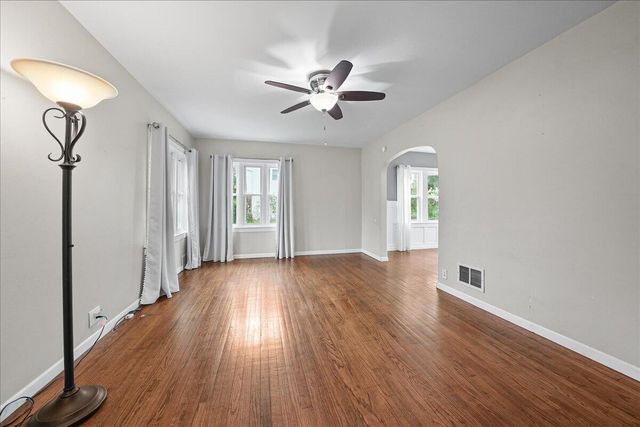 214 W Joliet Road, Valparaiso, IN 46385